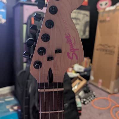 Squier Affinity Strat HH in Pink Candy Sparkle 2016 - Pink Candy Sparkle image 3