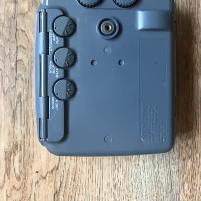 Sony Sports Radio/Cassette Walkman 1990 Yellow image 3