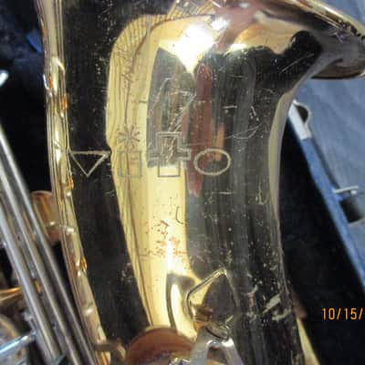 Vito brand Alto saxophone with case and mouthpiece. Made in Japan image 7