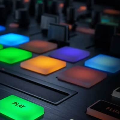 Native Instruments Traktor Kontrol S8 Pro DJ Controller w. STEMS Control image 6