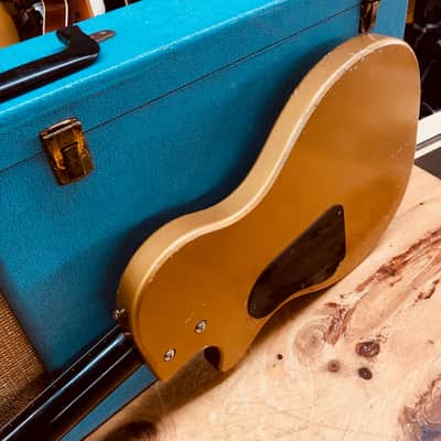 Airline 7214 1960's Mini Electric Guitar with 5-Watt Amp Case image 9