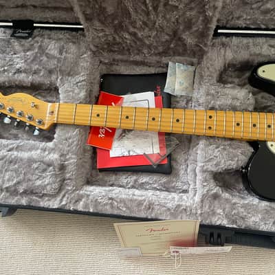 Fender American Professional II Telecaster with Maple Fretboard 2020  - Black image 3