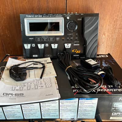 Roland GR-55 gr-55gk Guitar Synth w/ box, GK-3 Pickup, GK cable, power supply