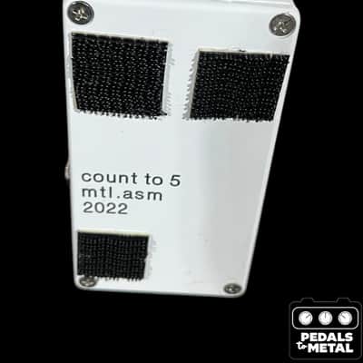 Montreal Assembly Count to 5 2020 - 2021 - White - X17769 image 5