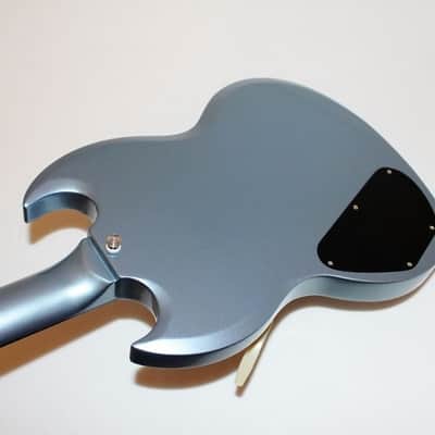 Epiphone Limited-Edition G-400 Deluxe Electric Guitar w/ Maestro Vibrato Tailpiece image 3