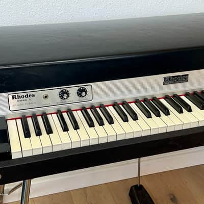 Pristine 1979 Fender Rhodes Mark I Stage 73-Key Electric Piano Black Rounded Top, Complete Stage Package it has been Tuned, Serviced, and Upgraded image 4