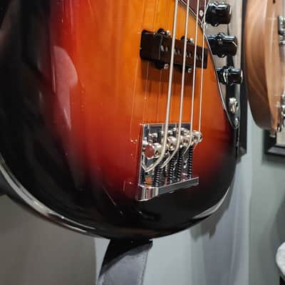 Fender American Professional II Jazz Bass with Maple Fretboard 2020 - Present - 3-Color Sunburst image 2