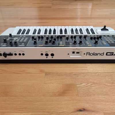Roland SH-01 GAIA 37-Key Digital Synthesizer 2010 - 2012 - White image 2