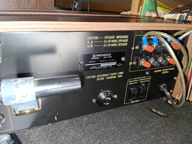Pioneer SX-737 35-Watt Stereo Solid-State Receiver 1974 - 1976 - Silver