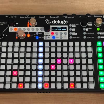 Synthstrom Deluge - OLED display - with case image 2