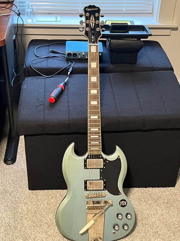 Epiphone Limited Edition SG Custom with Maestro Vibrola TV Pelham