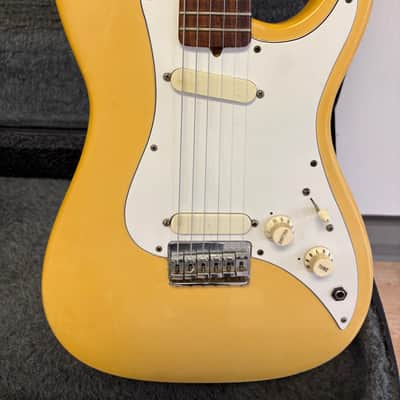 Fender Bullet Deluxe 1981 - Grafitti Yellow image 2