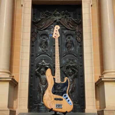 Fender American Professional Jazz Bass® | 2018 image 2