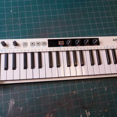 Arturia KeyStep 37 MIDI Controller v1 - White