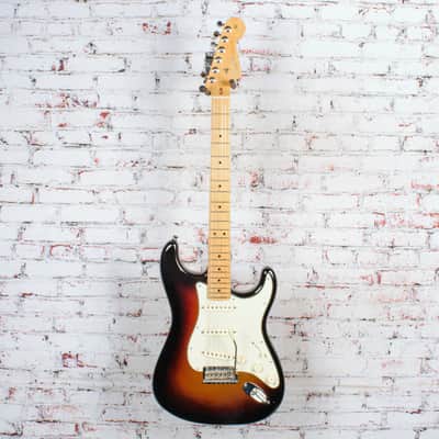 Fender - Stratocaster Deluxe Plus Electric Guitar, 3TB - w/OHSC - x6928 - USED image 2