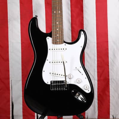 Squier Affinity Stratocaster Pack with Mustang Micro Amp - Black image 2