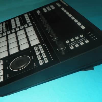 Native Instruments Maschine Studio Black MIDI Controller image 3