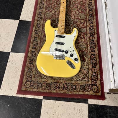 Fender Player Stratocaster with Maple Fretboard 2018 - 2024 - Buttercream image 2