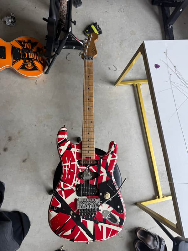 EVH Striped Series Frankie 2020 - Present - Red / White / Black Stripes Relic image 1