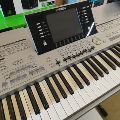 Yamaha Tyros 5 Bundle image 3