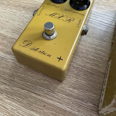 MXR MX-104 Script Distortion + 1976 - Yellow image 3