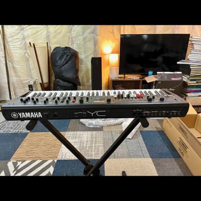 Yamaha YC61 61-Key Stage Keyboard 2018 - Present - Black image 3