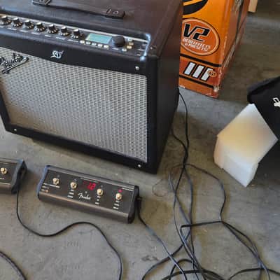 Fender Mustang III V.2 - Black with extras image 2