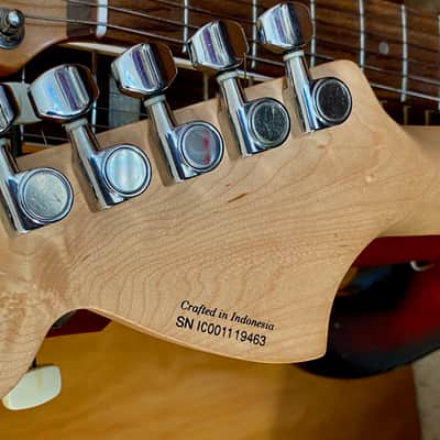 Squier Standard Stratocaster with Rosewood Fretboard 2000 model image 4