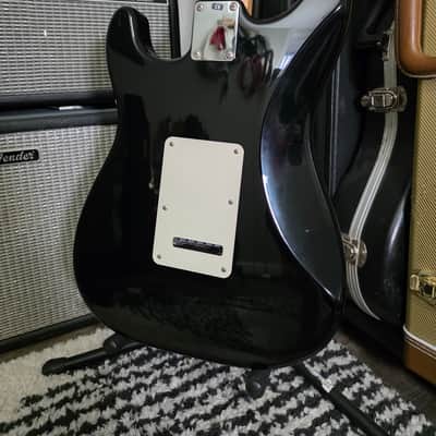 Fender Standard Stratocaster with Maple Fretboard 2003 - Black image 8