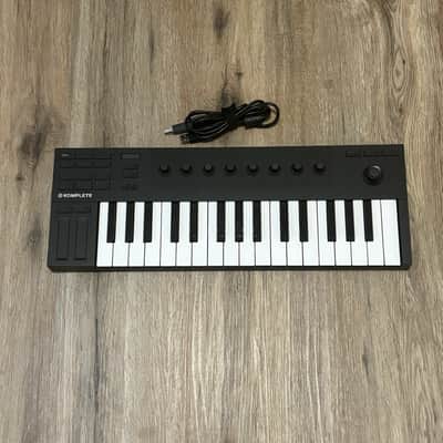 Native Instruments Komplete Kontrol M32 2019 - Black image 1