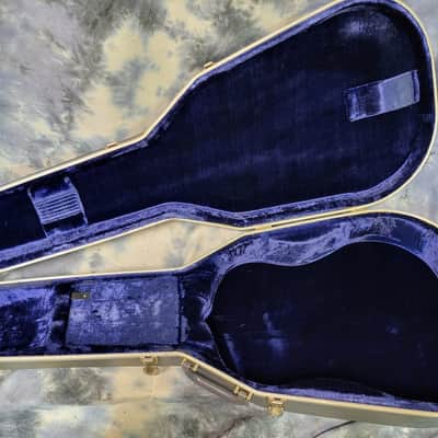 Vintage RARE 1971 Martin "Steal Me" Hard Shell Acoustic Guitar Case 16 Inch Blue Original Case Key image 14
