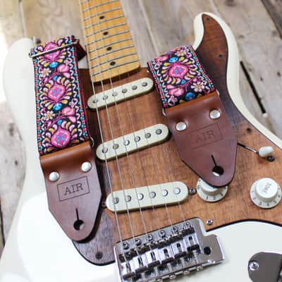 Guitar Strap 🇬🇧 Leather - Air Guitar Straps - "Lotus" Guitar Strap - Vintage / Retro/ Leather image 3