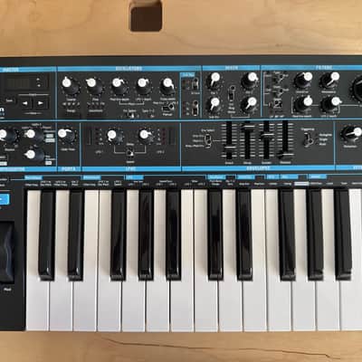 Novation Bass Station II 25-Key Monophonic Synthesizer 2013 - Present - Black