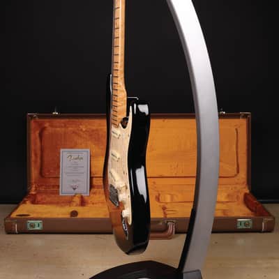 Fender 2004 Custom Shop Custom Classic Player Stratocaster in 2-Tone Sunburst with 3x Lindy Fralin Blues Special Pickups, Premium Ash Body, Lightly Figured Maple Neck, 9.5" Radius, Modern "C" Neck Profile, Sperzel Trim-Lok Tuners & Abalone Dot Inlays image 4