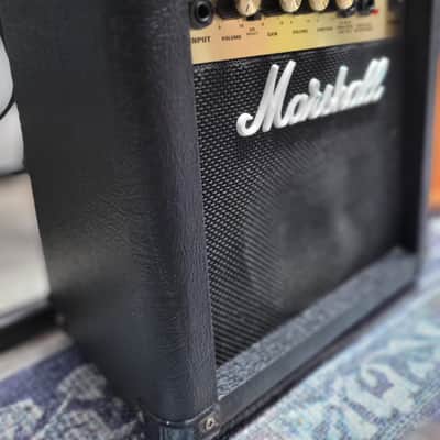 Marshall MG MG10CD 2-Channel 10-Watt 1x6.5" Solid State Guitar Combo - Black image 2