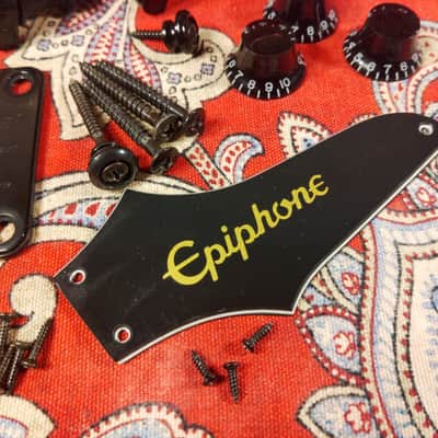2016 EPIPHONE THUNDERBIRD PARTS LOT, TUNERS, KNOBS, PLATES, SCREWS image 5