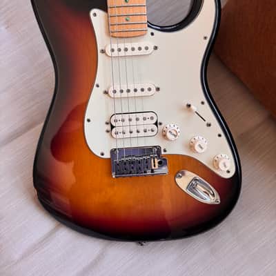 Fender 50th Anniversary American Deluxe Stratocaster 2004 - Sunburst image 2