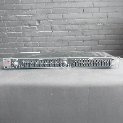 dbx 215 Dual Channel 15-Band EQ image 2