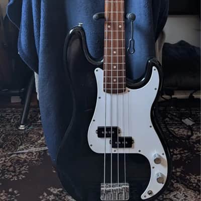 Squier Affinity Series Precision Bass 2003 - Black and white image 1