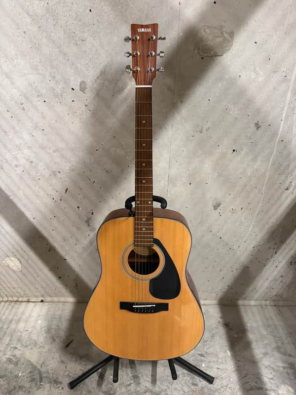 Yamaha F325D Dreadnought Acoustic Guitar