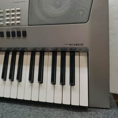 Yamaha PSR-E413 61-Key Portable Keyboard 2000 - 2010 - Grey image 3