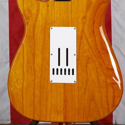 G&L Plek'd Legacy Special  USA - Natural image 5