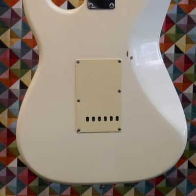 Squier Stratocaster 1984-87 - White image 8