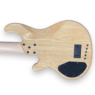 Skyline 55-02 Deluxe FRETLESS, Quilt w/ Lined Ebony *On order, ETA June 2026 image 5