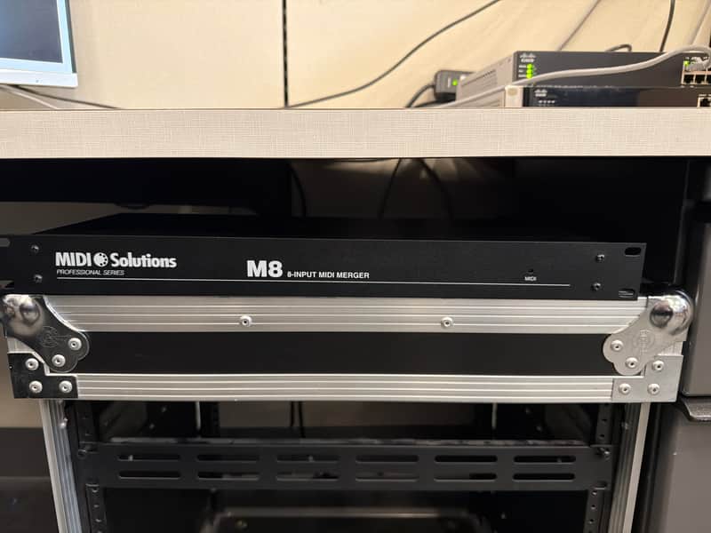 MIDI Solutions M8 2010 - Black image 1