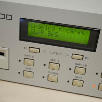 Akai • S2000 Sampler (1995) *Complete in Box* w/floppies image 17