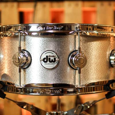 DW 5.5x13 Collector's 3mm Wrinkle Coat Aluminum Snare Drum - DRVA5513SVC image 1