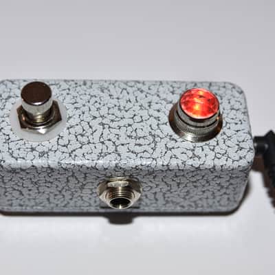 Invisible Sound Invisible Sound guitar small A B switch box with JEWEL Light 2 colors A B Pedal image 4