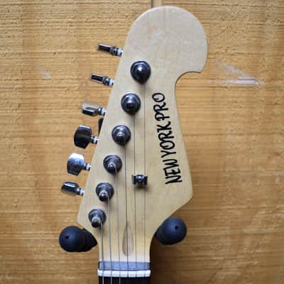 New York Pro Stratocaster 2000's - Blue image 6