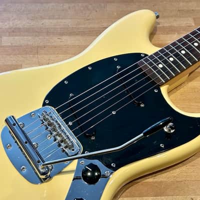 Fender  American Performer Mustang 2018 - Vintage White + Gigbag image 2